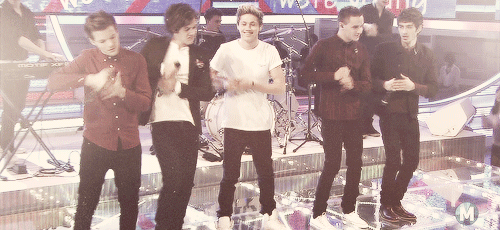 zaynismalik-blog:  Live While We’re Young - Music Station 
