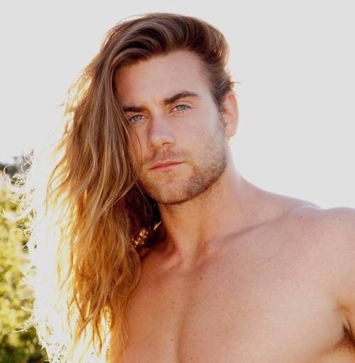 chriscruzism:  Our #mondaymotivation is dedicated to the model, actor and private personal trainer who lives in Los Angeles with long blonde golden hair Brock O’Hurn many people who still IG (142K and counting) and FB where their followers