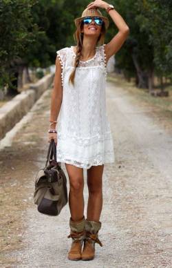 fitness-fits-me:  Gorgeous Lace Mini Dress