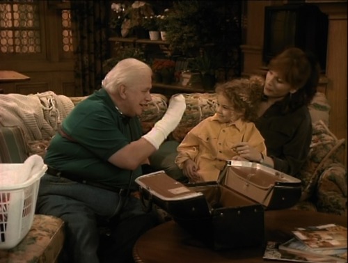 Evening Shade (TV Series) The Odder Couple S4/E25 (1994), Wood must live with Taylor until little Em