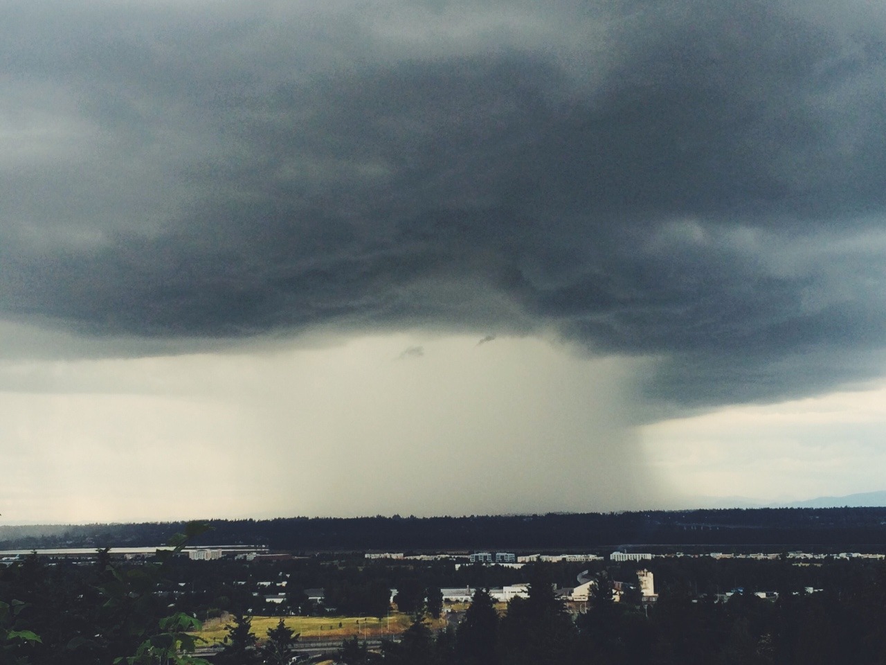 dumbfricks:  rain cloud coming in