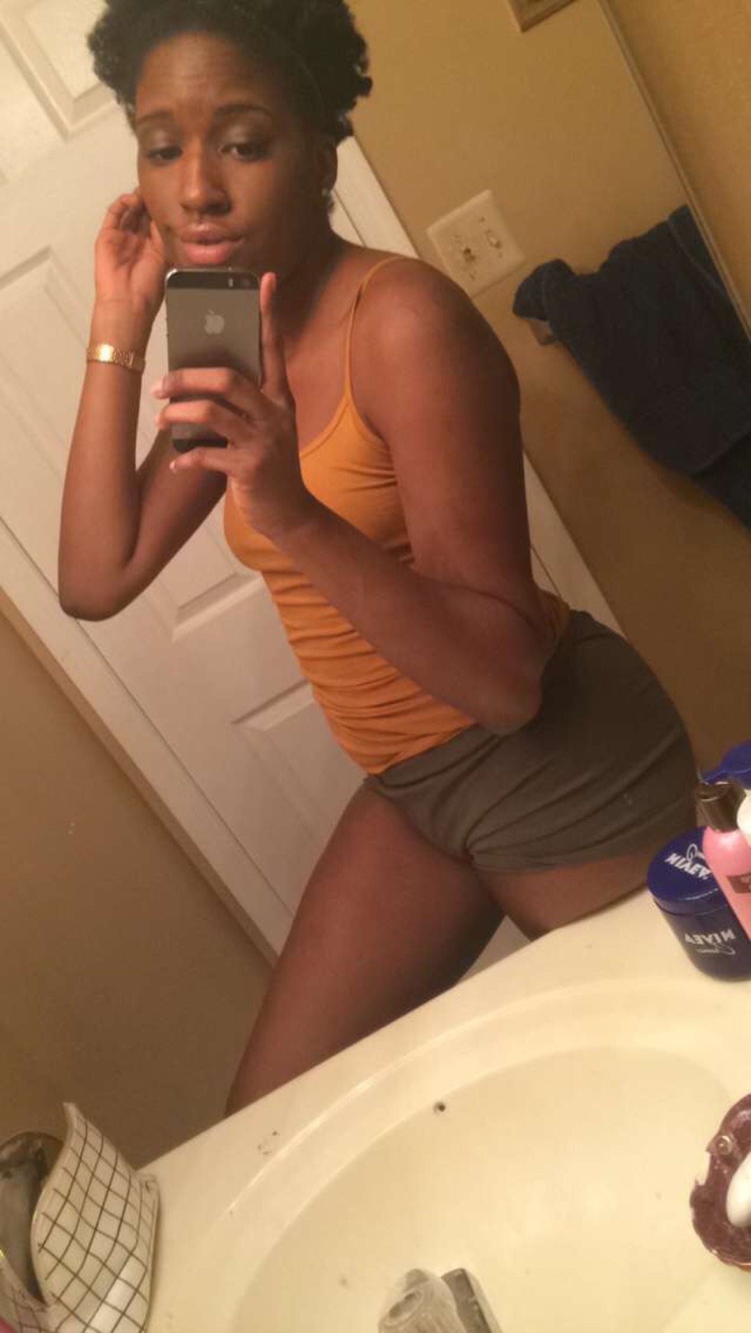 uhohnova:  I love my skin &amp; my hair.