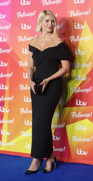 picsforkatherine:Holly Willoughby at the iTV Palooza!    