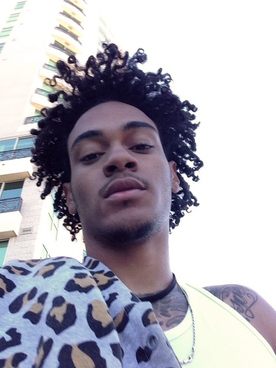 wesswestcuhh:  Does it look like I care?  his hair is art.