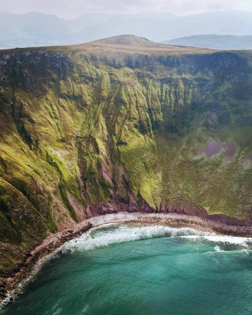 Ireland or Hawaii? Sauce Creek. 300m cliff on the north coast of Dingle Peninsula.Kerry By @flying.h