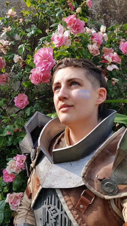 hattedhedgehog: It’s a “mercenary armour+flowers” Krem day. Trans knights for tran