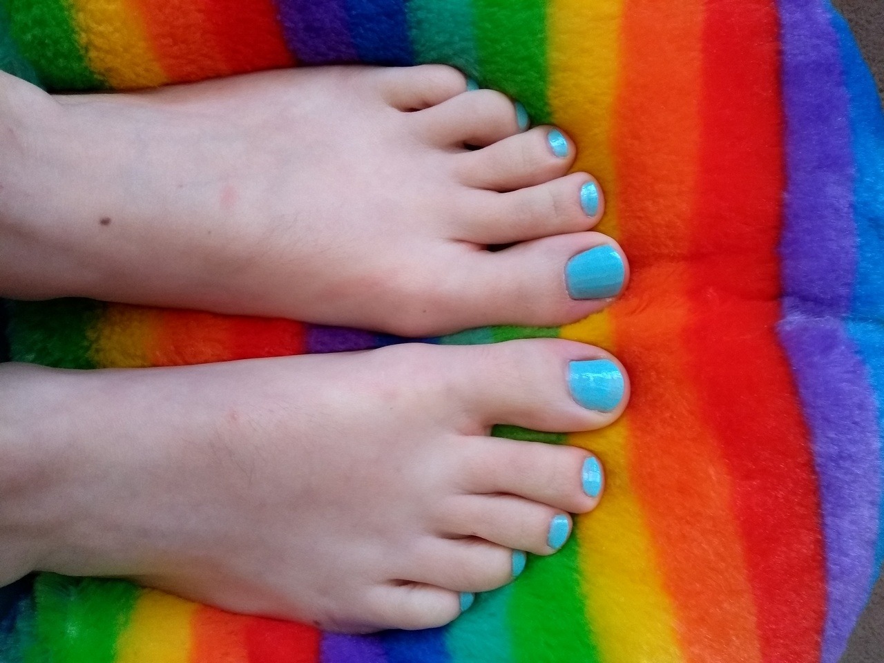 75poison-feet:  I’m sorry, unpainted nails team uwu