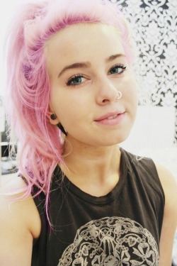 youngdreamerlove:  She’s so pretty ! And