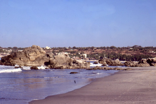 Playa, rochas y ciudad, Puerto Escondido, Oaxaca, 1980.Had a brief love affair with this spot before