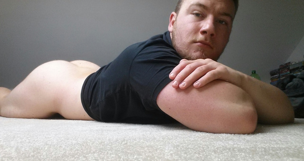 cockandpokeballs:  Bottoms be like: “facial hair update!”