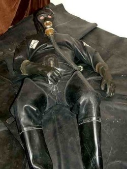 rubbvigo:  guysinrubberdrysuits:     Rubber Divers &amp; Drysuits from the Web 1610     Fuck me