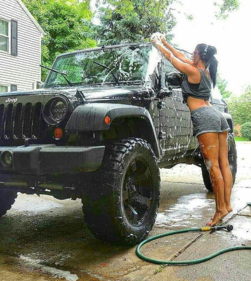 beachnjeep:  Sundays are Jeep wash days