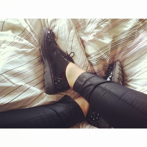 #love #newshoes #gruge #bed #letsrave #black #shoes #heart #squaready #serbia #jugoslavia (hier: )