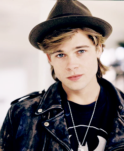 kit-harington:  Brad Pitt 1988. 