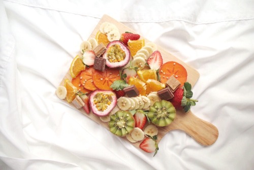 happysambam: fruit platters make me happppppy (instagram: fithealthyproject)