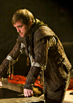 greatrunner:  Costume Details: Robin [Hood] of Locksley, Robin Hood (2006-2009) | Robin Hood: Prince of Thieves (1991)   Jonas Armstrong/Kevin Costner