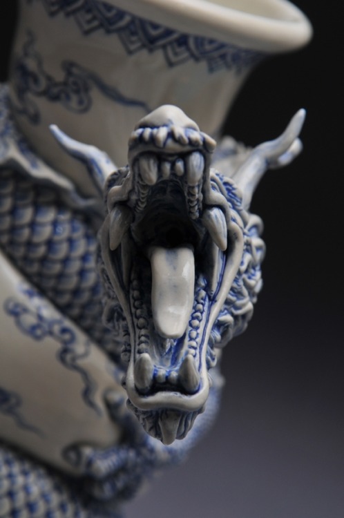 theonlymagicleftisart:A Painful Pot - Johnson Tsang / Porcelain /  L28  W20  H45 cm /