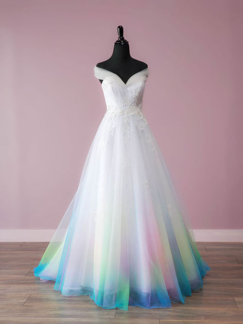 nae-design:Gradientastic wedding gowns by artist Taylor Ann Linko 