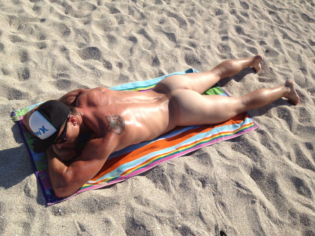 makemeshoot:  hot ass bro ready to take it