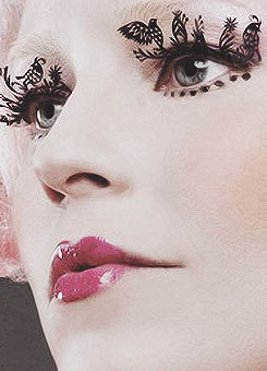 keybladesoras:   Effie Trinket + The Hunger Games/Catching Fire Promotional Material.