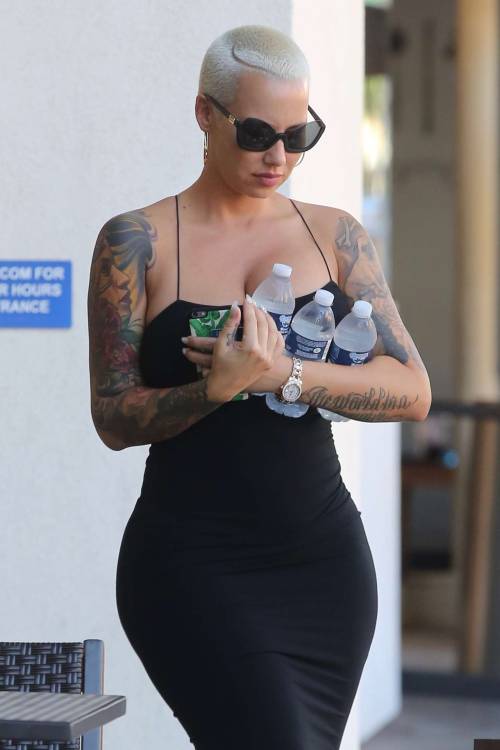 dreadinny:   Amber Rose at ‘Panera’ Restaurant porn pictures