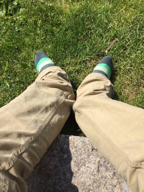 Having a little too much fun eating lunch and browsing Tumblr in my front yard&hellip; Kik: thec