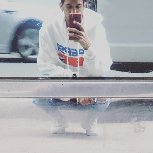 •Life is too short for bad vibes.  #2019 #gay #followforfollowback #instagay #photography #shin