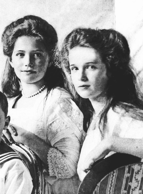 delicate-flowers-of-the-past:  The Romanov Sisters : Grand Duchesses Olga,Tatiana,Maria and Anastasia (1910). 