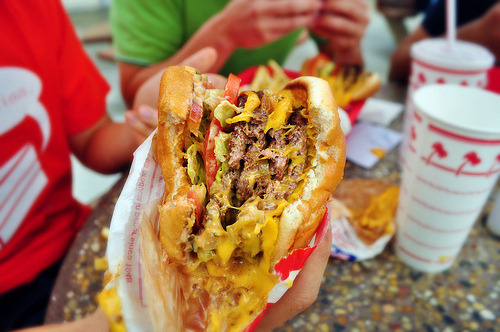 everybody-loves-to-eat:  cheeseburger request.