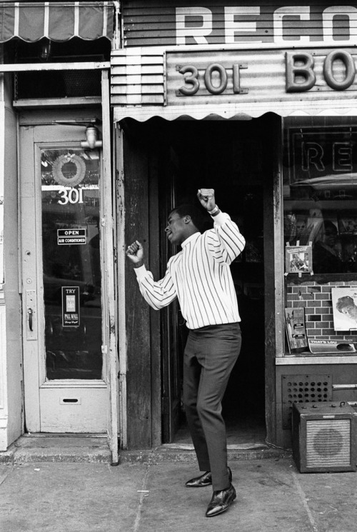 the60sbazaar: Image by Art Kane (Harlem, 1967)