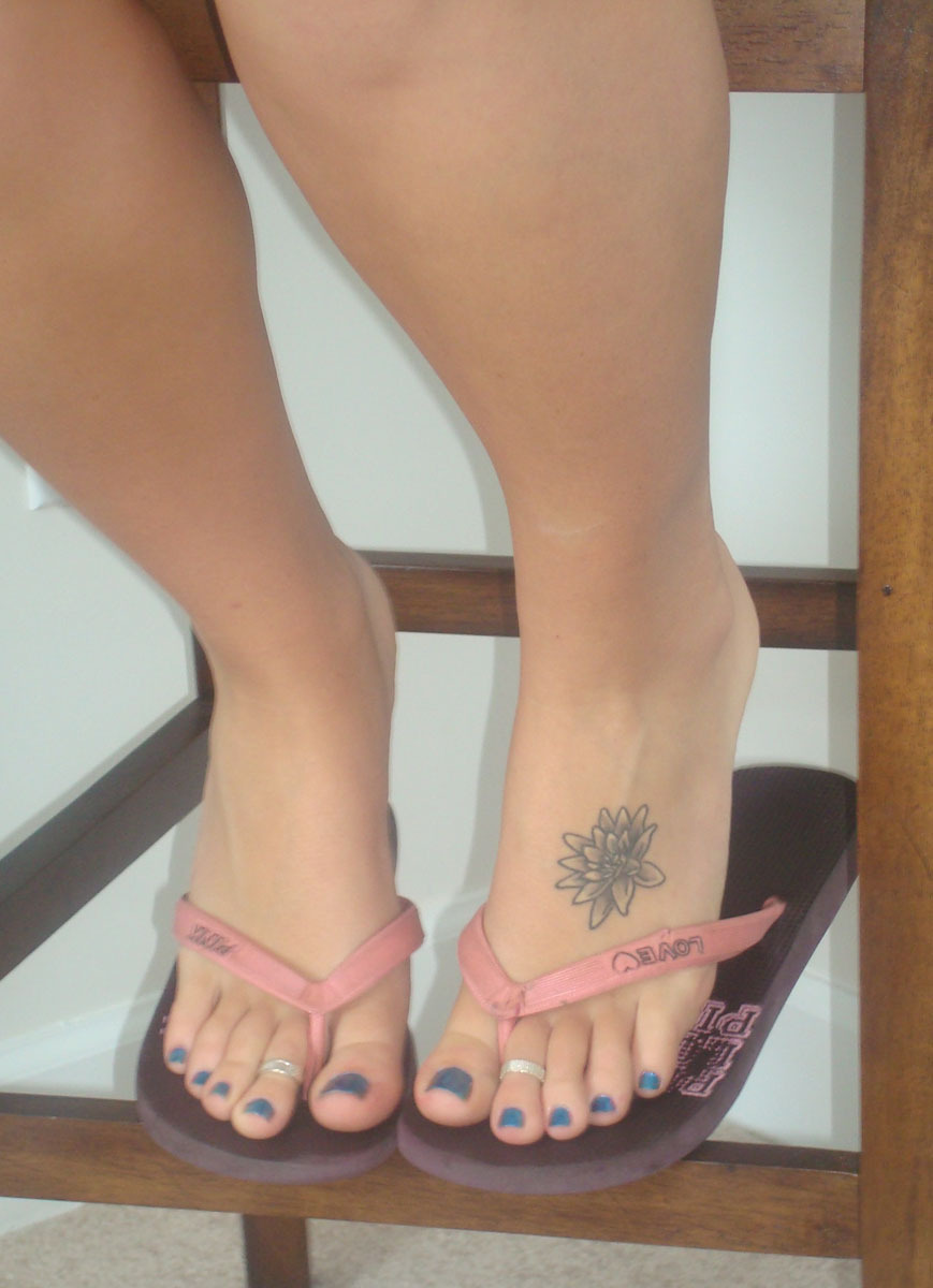 johnnyfetish:  Cute toes!