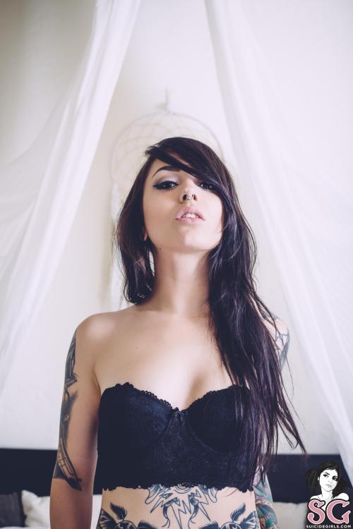 zerosoulx:  Rancor Endor Suicide Girl