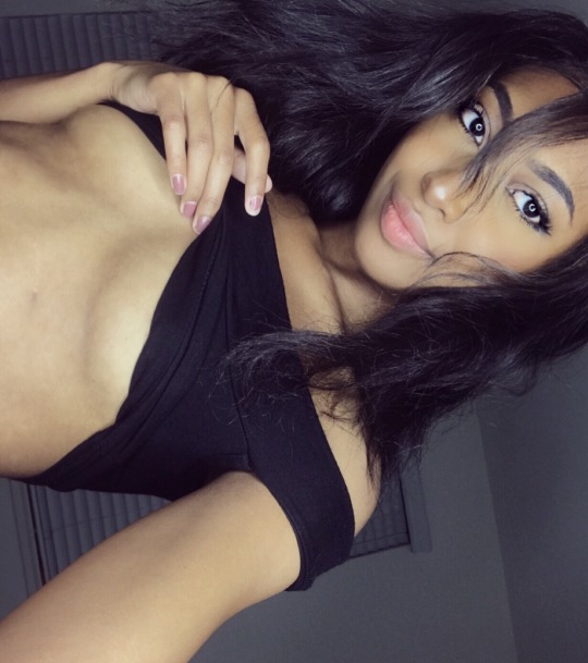 baemax-mfc:  A lil underboob never hurt anybody  You are gorgeous. 