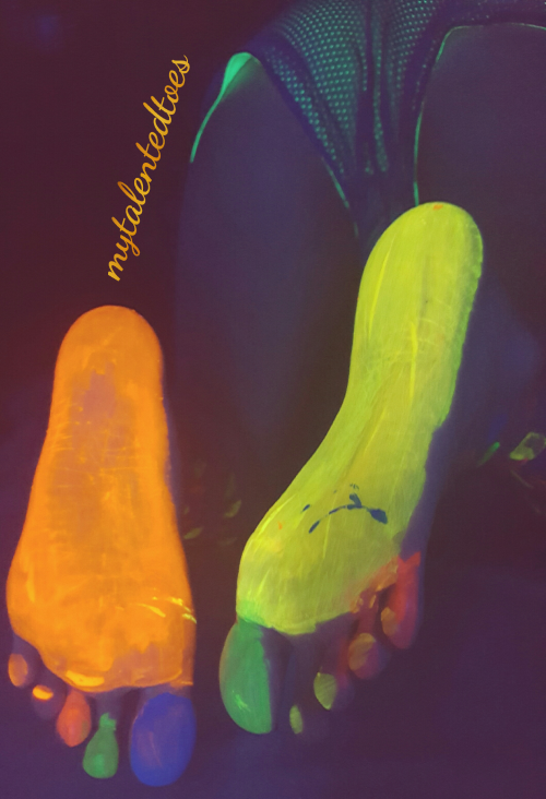 mytalentedtoes:  Glowing soles!