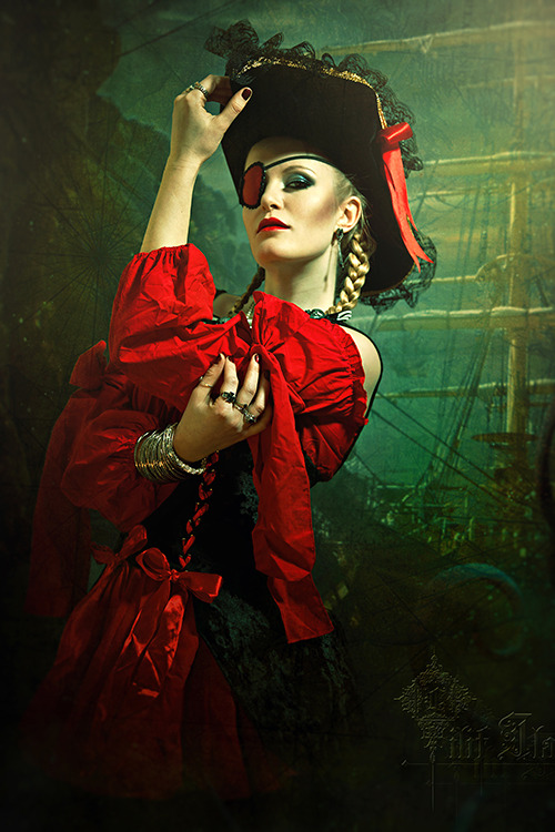 groteleur:  Cosplay can be amazing, just think of how long it takes to make these costumes!