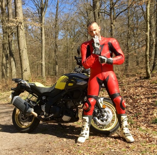 rubberslickman: gaybikers: aerogex: &gt;&gt;&gt; For more hot, leathered bikers, foll