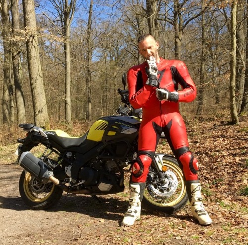 rubberslickman: gaybikers:aerogex: &gt;&gt;&gt; For more hot, leathered bikers, foll