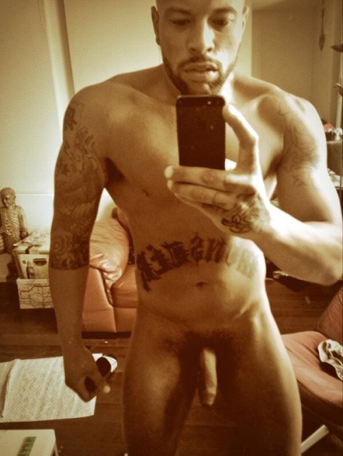damnhotmeat:  wanna view more? click here