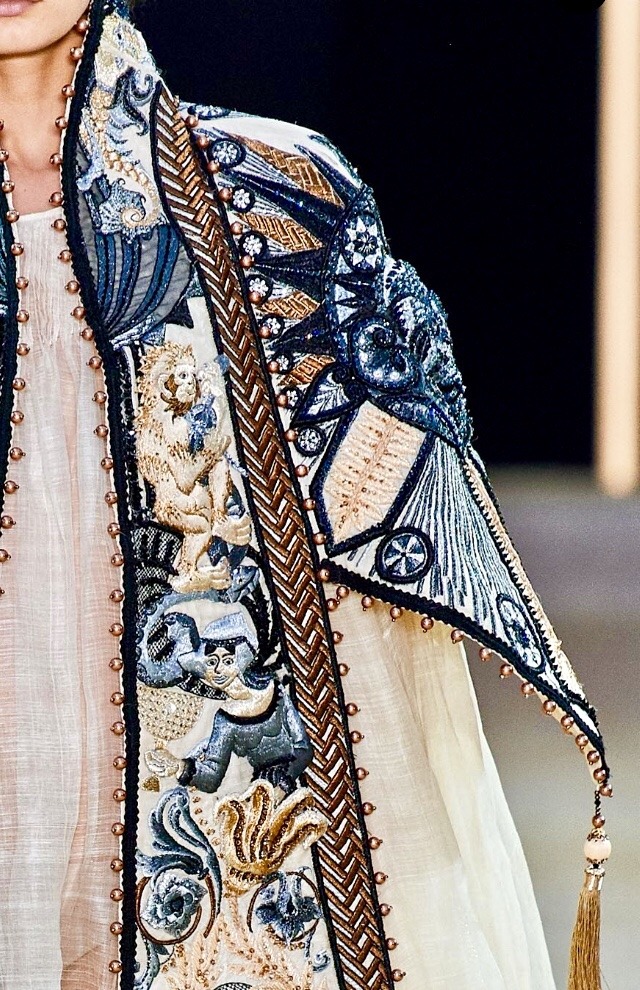 notordinaryfashion:Guo Pei Haute Couture Fall 2019