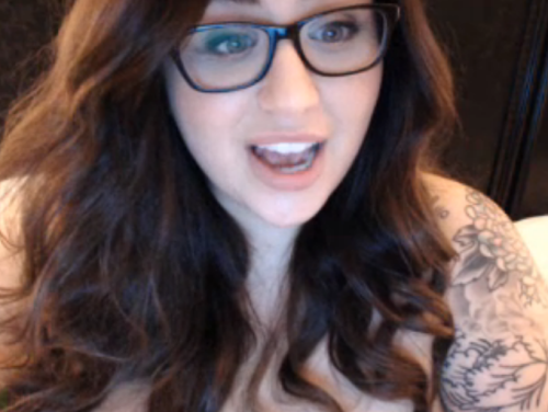 temptedbyangel:  This is why I love housewifeswag shows, the end is always the best. Generally we meet goal which means that Taylor is naked & happy, we get to cum because we have met goal, and the atmosphere is more intimate with Taylor.