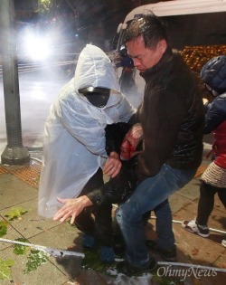 wsmgng:  This is south korea right now. S.korean Government and police are killing the protesters with spraying capsaicin mixed water.  The protest was about being   against the imposition of state-approved history schoolbooks and it was a legal/peaceful