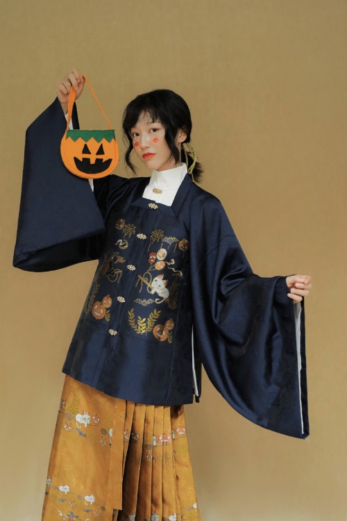 petite-cosette:Aoqun and Mamianqun Halloween impression