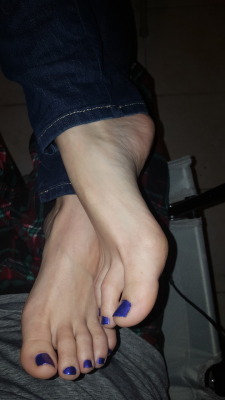 myprettywifesfeet:  my pretty wifes cute little purple toes and sexy arch.please comment