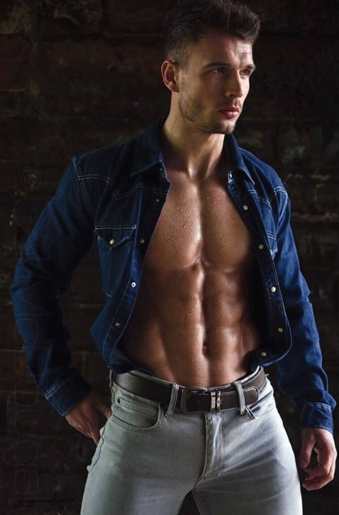 onewithasmile: hotshirtboy: sexy in denim Cal McDougall Sexy he is woof