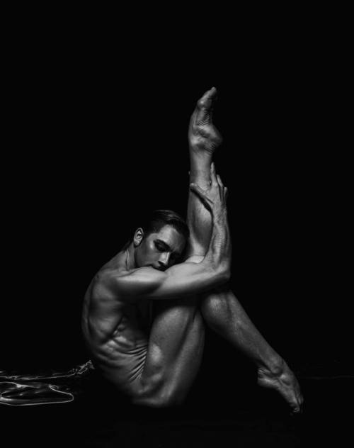 exguyparis:  Friedemann Vogel -   Stuttgart Ballet  - photo by   @yoon6photo   