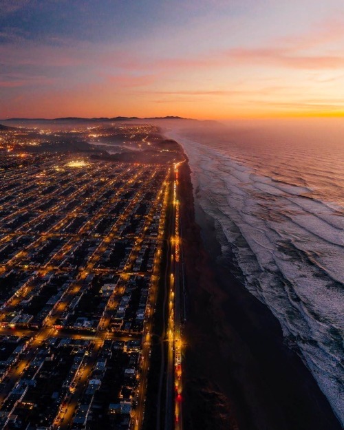 rainie-is-seasonchange:Sunset over the Ocean beach, San Francisco.