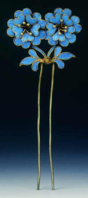 Qing Dynasty kingfisher feather hairpin.Made in the 19th century.