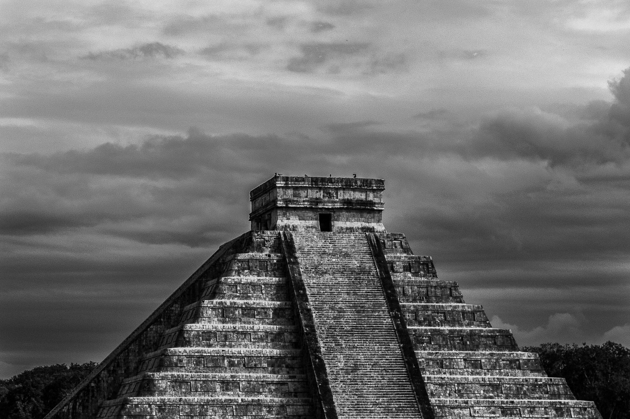 v-six:  Chichén Itzá at dawn. Mexico