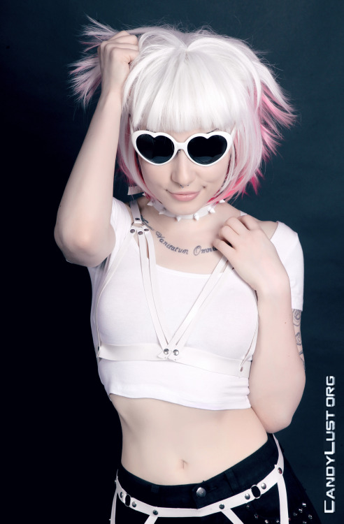 porphyriasuicide:  Lovely belt/harness/choker set! It Is Known creations and styling Candylust photography. 