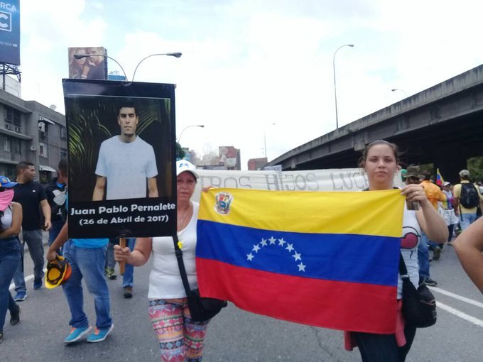 wegotaproblem17:This is the “Women March against repression” in my country(Venezuela)